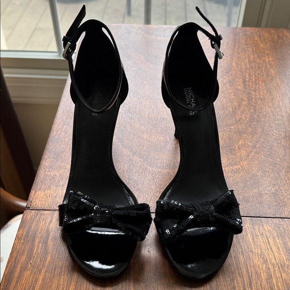 MICHAEL Michael Kors black patent leather size 7 stilettos with sequin bows, GUC - Picture 1 of 9